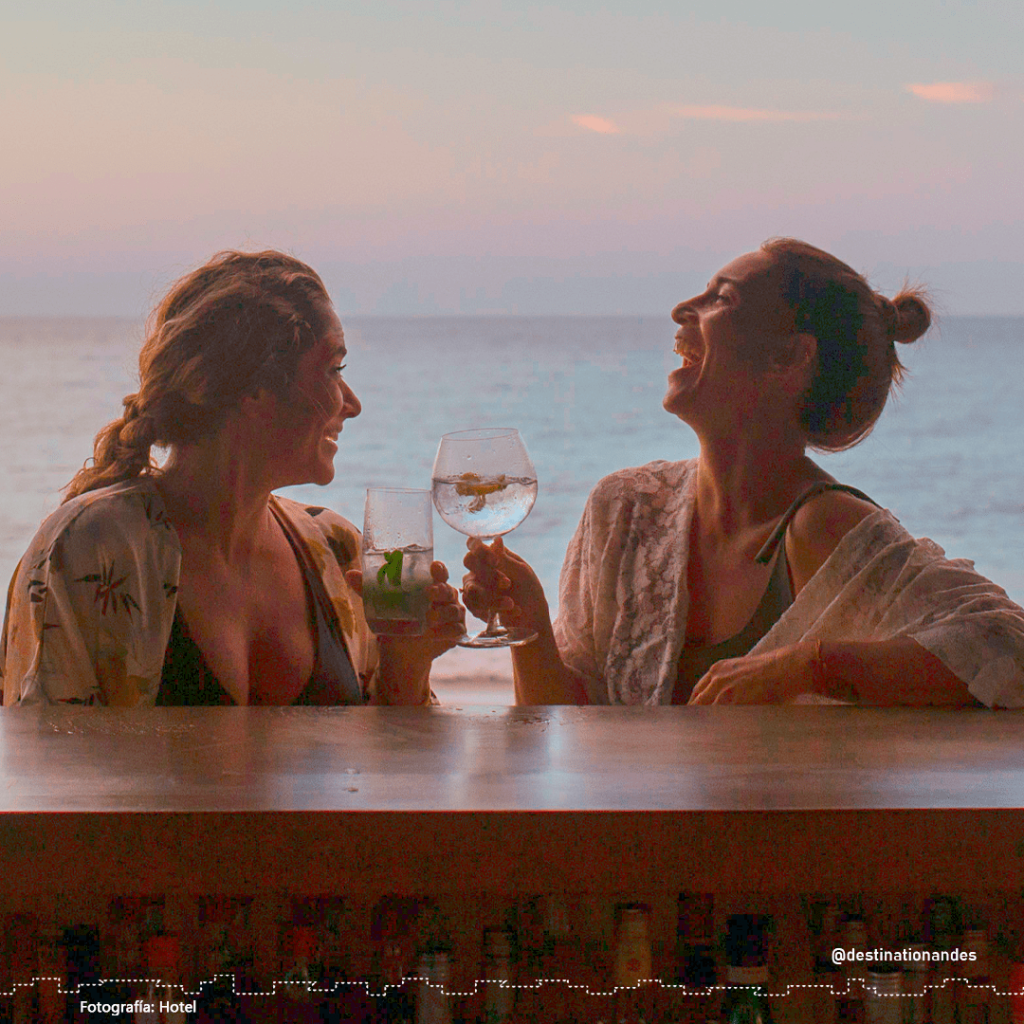 disfrutando de una copa destiantion andes travel agency